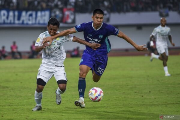 Meski Tak Berhasil Memenangkan Pertandingan, Hodak Pujikan Penampilan Tim Persib