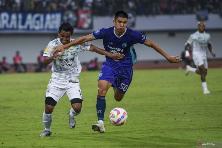 Meski Tak Berhasil Memenangkan Pertandingan, Hodak Pujikan Penampilan Tim Persib