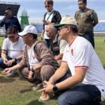 Berikut adalah beberapa alternatif judul untuk "OC Piala Presiden Tinjau Kesiapan Stadion Si Jalak Harupat Bandung":

1. "OC Piala Presiden Lakukan Inspeksi Kesiapan Stadion Si Jalak Harupat di Bandung"
2. "Persiapan Stadion Si Jalak Harupat Bandung: Tinjauan OC Piala Presiden"
3. "OC Piala Presiden Mengecek Kesiapan Stadion Si Jalak Harupat untuk Turnamen"
4. "Stadion Si Jalak Harupat Bandung: Tinjauan Kesiapan oleh OC Piala Presiden"
5. "OC Piala Presiden Memastikan Kesiapan Stadion Si Jalak Harupat di Bandung"
   
Silakan pilih atau sesuaikan dengan kebutuhan Anda!
