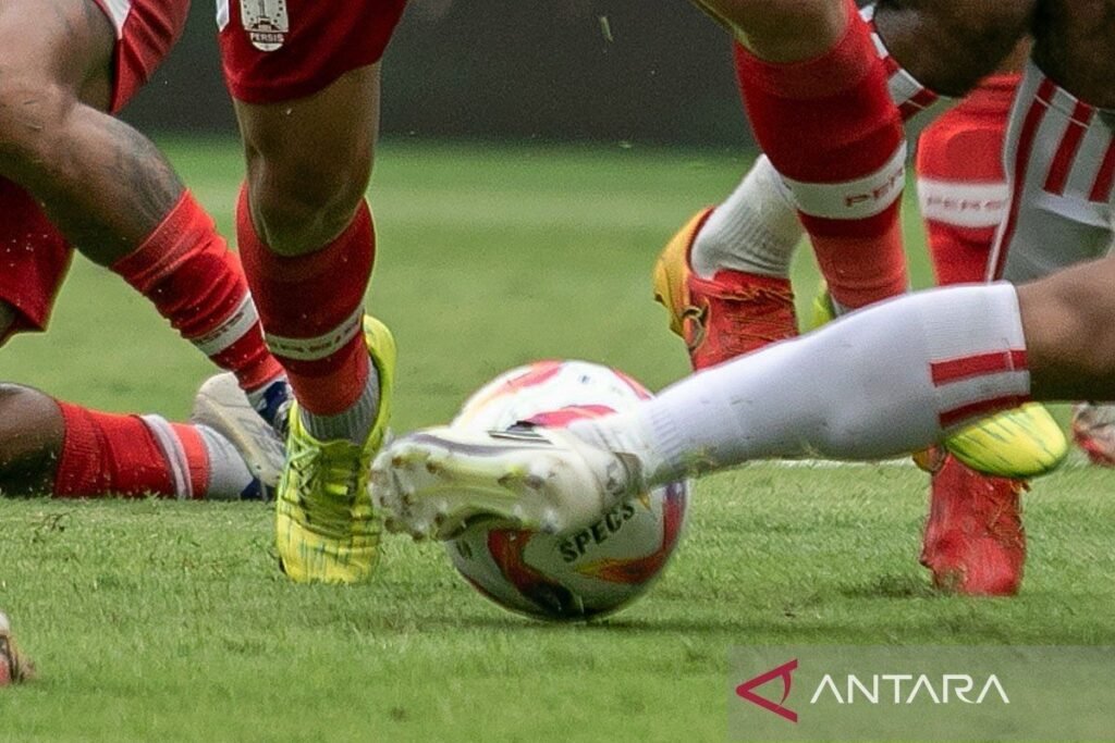 Berikut beberapa alternatif judul untuk laga tersebut:

1. "Pertandingan Dramatis: Delapan Gol Menggetarkan Duel Myanmar vs. Timor Leste"
2. "Laga Penuh Emosi: Myanmar dan Timor Leste Berbagi Delapan Gol"
3. "Drama Gol: Myanmar dan Timor Leste Ciptakan Pertandingan Menggigit"
4. "Aksi Gila: Delapan Gol dalam Pertandingan Myanmar vs. Timor Leste"
5. "Kecamuk Gol: Duel Seru Antara Myanmar dan Timor Leste"

Silakan pilih atau sesuaikan sesuai kebutuhan!