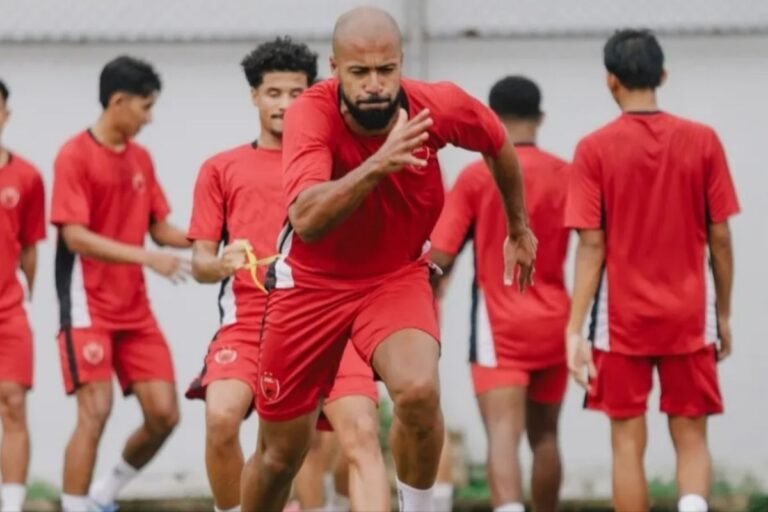 Here are some alternative title suggestions for "Jadwal Lengkap PSM Makassar di Super League Musim 2025/2026":

1. "Rincian Jadwal PSM Makassar untuk Super League 2025/2026"
2. "Jadwal Penuh PSM Makassar di Super League 2025/2026"
3. "Pembagian Jadwal PSM Makassar dalam Super League 2025/2026"
4. "Jadwal Pertandingan PSM Makassar di Super League 2025/2026"
5. "Daftar Lengkap Jadwal PSM Makassar di Super League Musim 2025/2026"
6. "Timeline Pertandingan PSM Makassar untuk Super League 2025/2026"
7. "PSM Makassar: Jadwal Pertandingan Super League 2025/2026"
8. "Jadwal Komprehensif untuk PSM Makassar di Super League 2025/2026"
9. "Panduan Jadwal PSM Makassar dalam Super League Musim 2025/2026"
10. "Jadwal Resmi PSM Makassar di Super League 2025/2026"

Feel free to choose any of these or modify them as needed!
