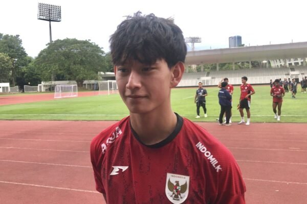 Luke Merayakan Momen Pertama Memakai Jersi Indonesia di Jakarta
